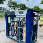 Máy nén khí Kobelco cũ trong xưởng CNC