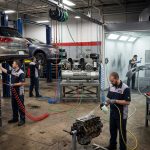 Máy nén khí sử dụng trong garage sửa chữa ô tô và xe máy
