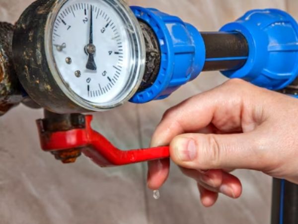 Lưu ý quan trọng khi chỉnh áp suất máy nén khí Hitachi