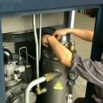 Thay bộ lọc dầu và lọc tách dầu