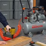 Chọn máy nén khí Hitachi cho xưởng gỗ