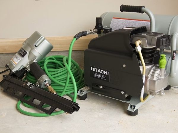 Mua máy nén khí Hitachi cho xưởng gỗ chất lượng tại Thiết bị Công nghiệp HTC
