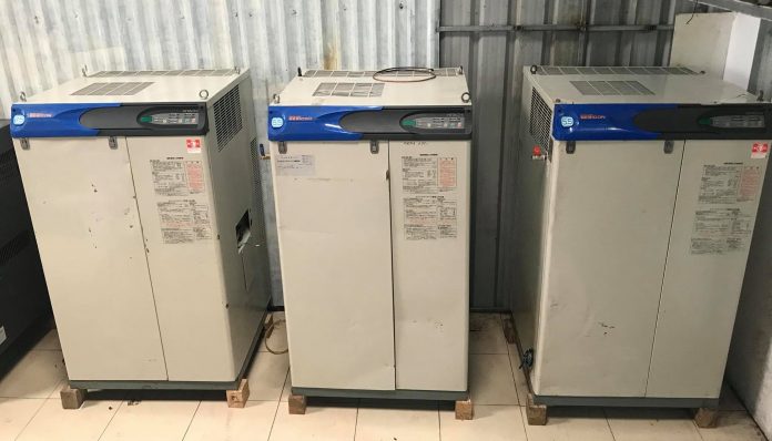 Máy nén khí cũ Hitachi 7.5kW không dầu