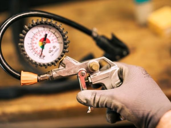 Thay cảm biến hoặc đồng hồ áp suất bị hỏng