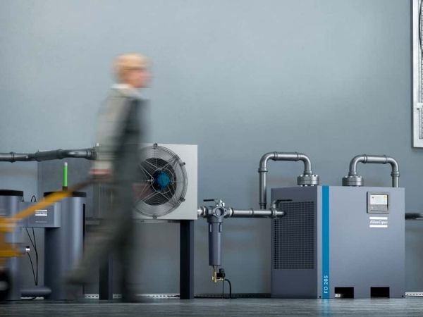 Máy nén khí hỗ trợ vệ sinh dây chuyền sản xuất
