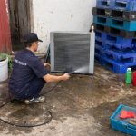 Vệ sinh két giải nhiệt với hóa chất chuyên dụng